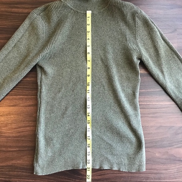 Gap • Olive Green Ribbed Turtleneck - Picture 7 of 8